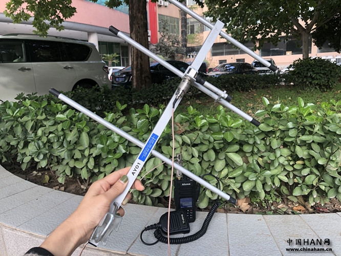 Yagi antenna with HD1-Ailunce AY01.jpg Yagi antenna with HD1-Ailunce AY01.jpg